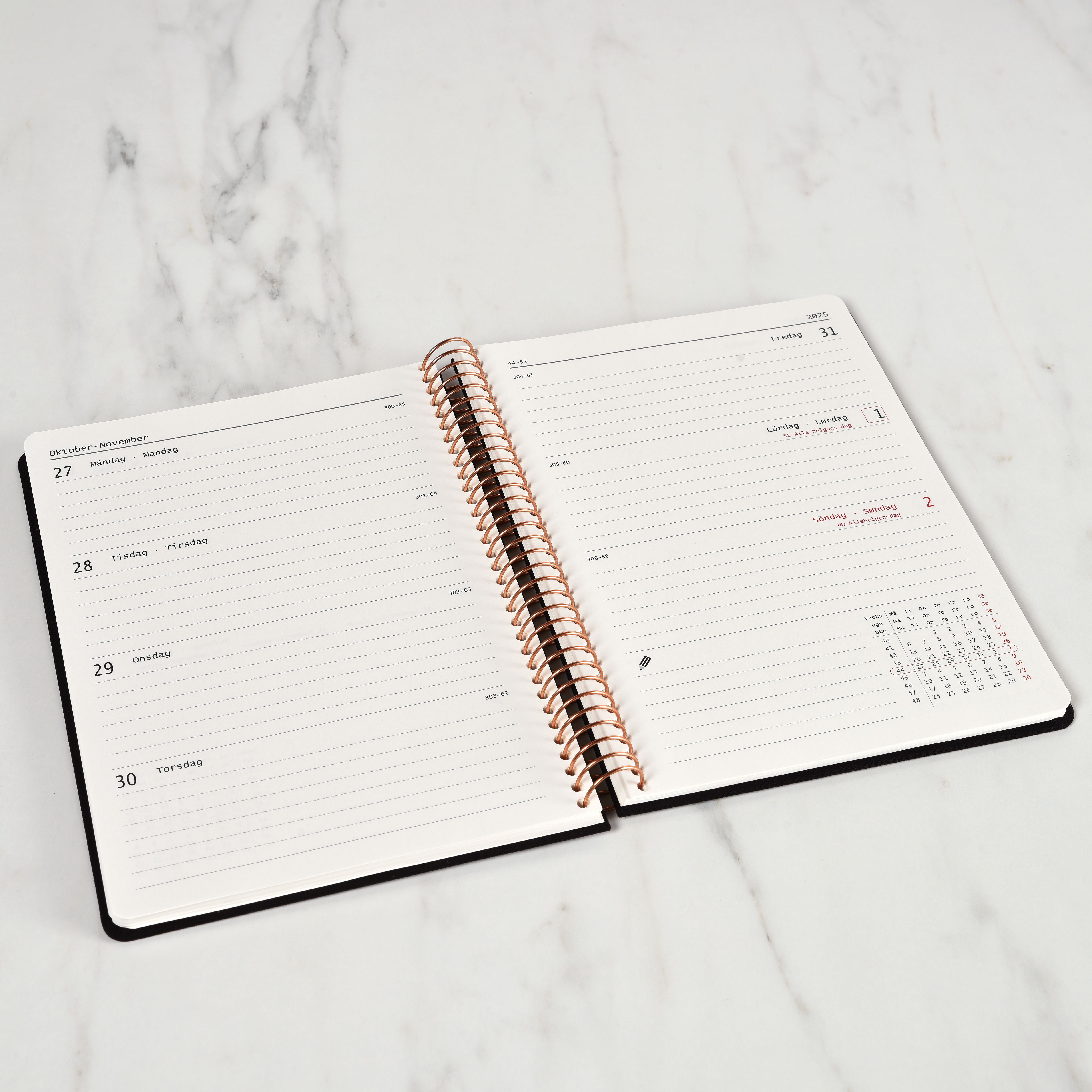 Køb ​Spiralkalender 2026 A5 Ugeopslag Black hos Ofidan