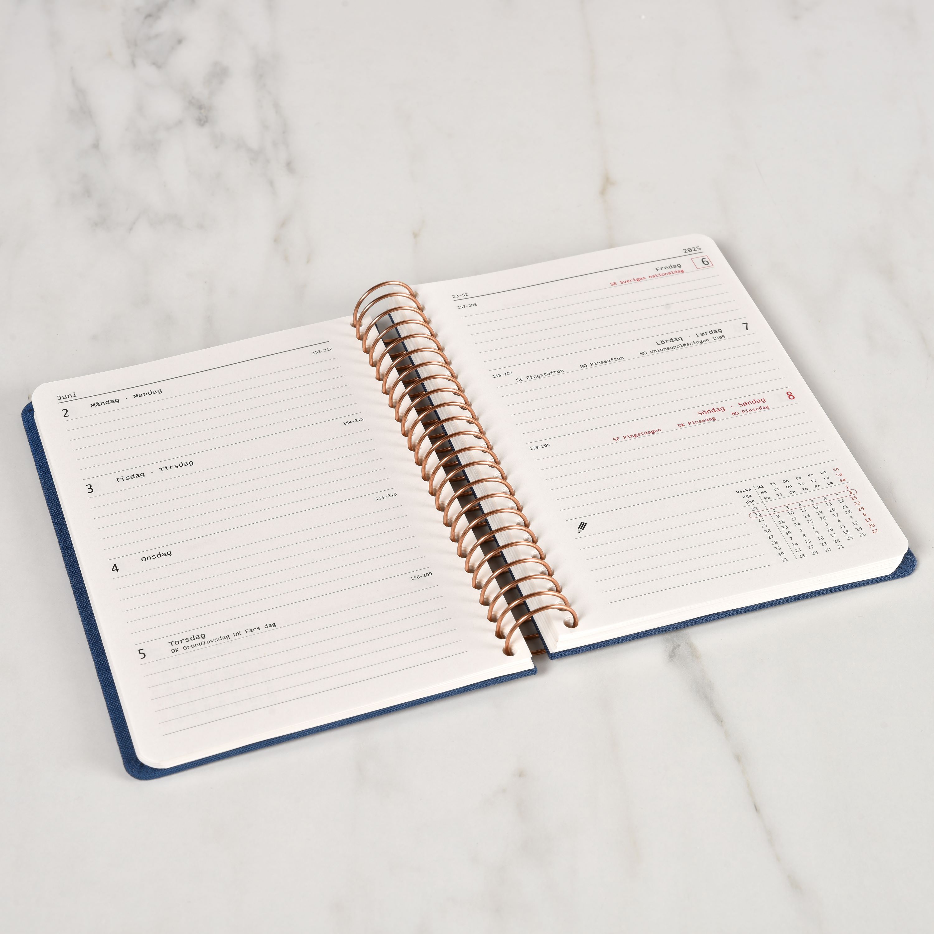 Køb ​Spiralkalender 2026 A5 Ugeopslag Sand-farvet hos Ofidan